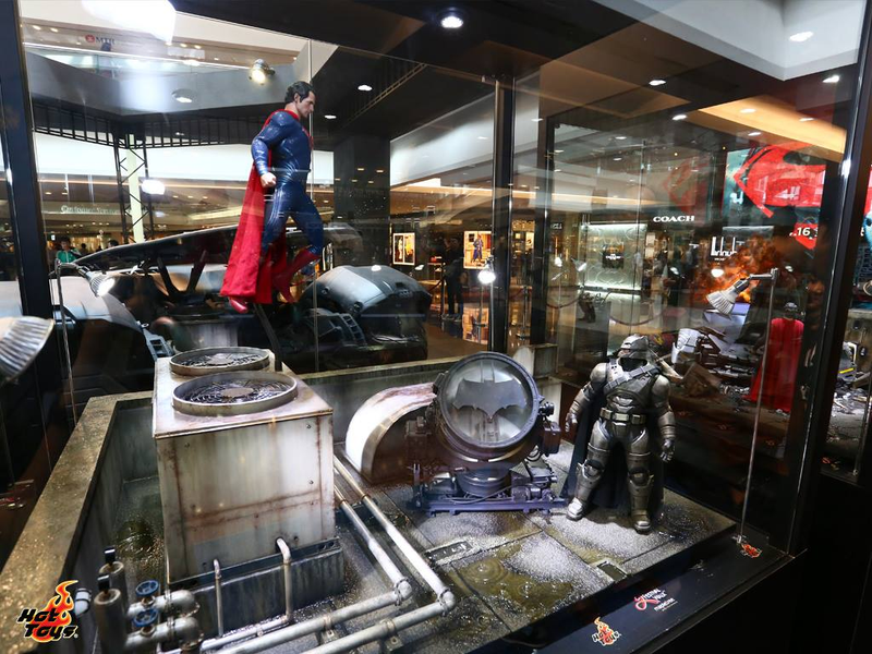 Illustration for article titled Toy Company Builds Life-Size Wonder Woman, Batmobile